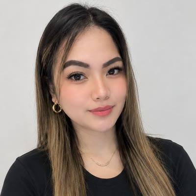 Zai, massage therapist